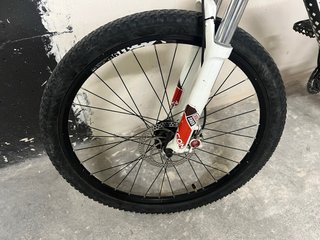 Bicicleta Orbea Alma con Sillita Infantil