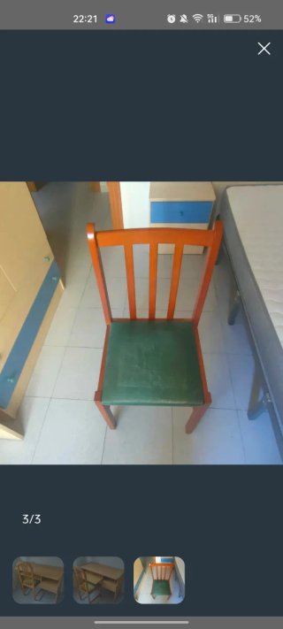 Escritorio con cajonera y silla de madera