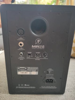 2 Monitores de Estudio Mackie MR5 Mk3