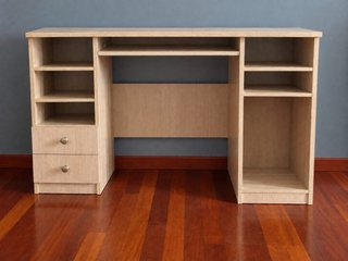 Mesa de escritorio de madera