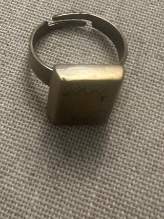 Anillo Cuadrado Dorado Ajustable