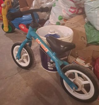 Bicicleta de equilibrio infantil azul