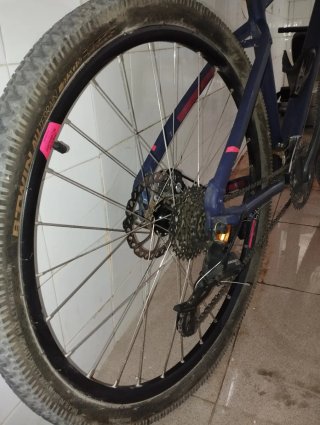 Bicicleta de Montaña Azul y fucsia