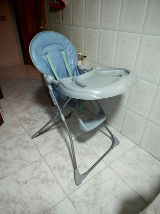 SE REGALA Trona plegable azul