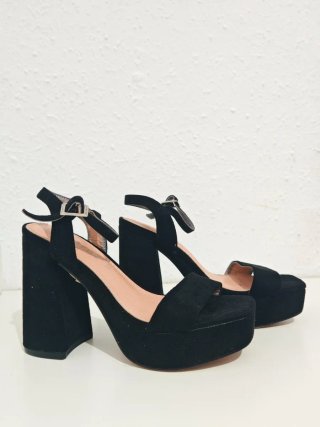Tacones negros plataforma