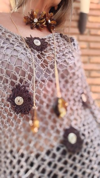 Jersey Crochet Gris con Flores Marrones