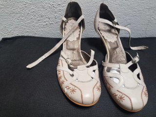 Zapatos de tacón Mustang beige