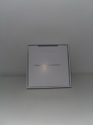 Caja AirPods 4