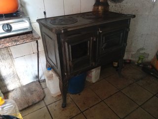 Cocina de leña de patas pequeña