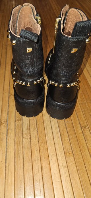 Botines Gioseppo.Talla 37.Negros con Tachuelas.