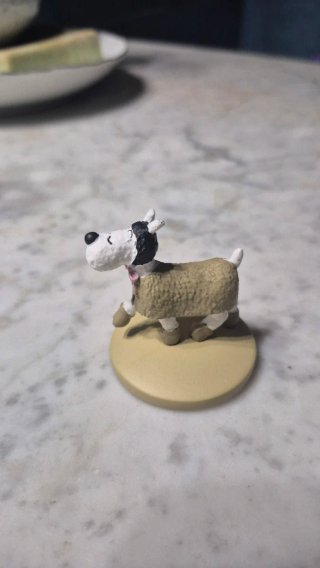 Figura Tintín: Milú con abrigo de pieles