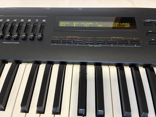 Roland JV-80 Sintetizador Teclado