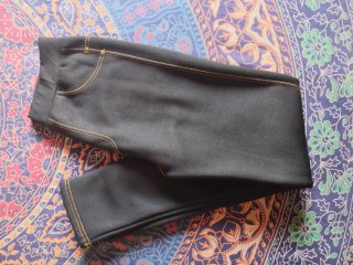 Pantalones térmicos con peluche interior.
