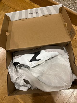 Zapatillas Skechers Blancas y Grises