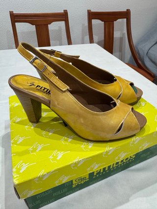 Zapatos de tacón Pitillos amarillos