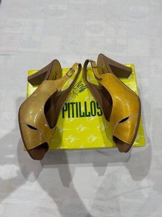 Zapatos de tacón Pitillos amarillos