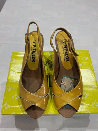 Zapatos de tacón Pitillos amarillos