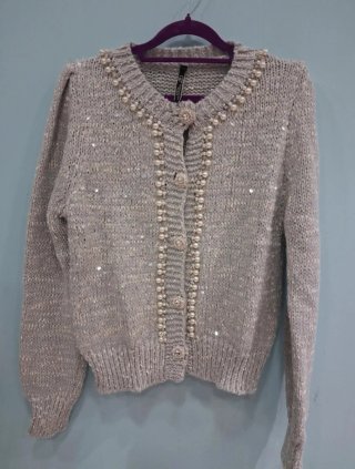 Chaqueta de punto con perlas