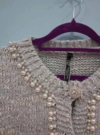 Chaqueta de punto con perlas