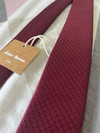 Corbata Niño Alvaro Moreno Burdeos con etiqueta