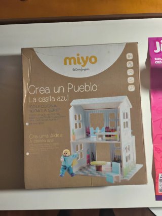 Miyo Crea un Pueblo: La casita azul