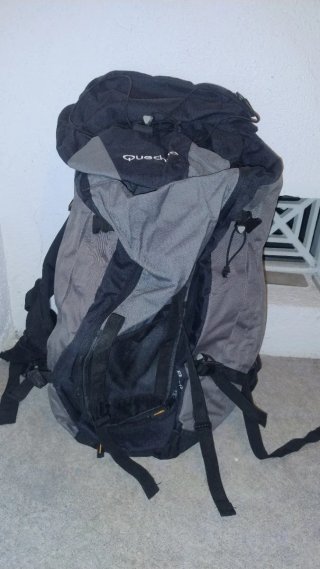 Mochila Quechua Negra y Gris