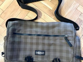 Maletín bolsa tipo bandolera portátil Eastpak