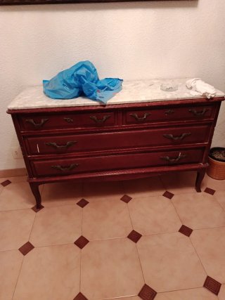 Muebles antiguos con repisa de mármol