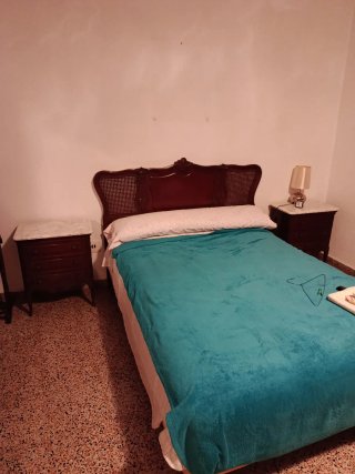 Muebles antiguos con repisa de mármol