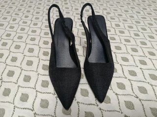 Zapatos de vestir negro.