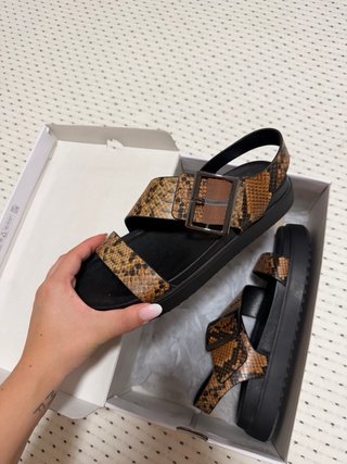 Sandalias planas de mujer