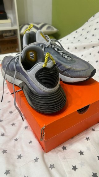 Zapatillas Nike Air Max 2090 Gris/Negro/Amarillo