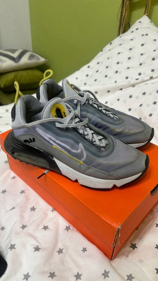 Zapatillas Nike Air Max 2090 Gris/Negro/Amarillo