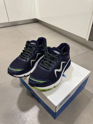 Zapatillas Deportivas MBT Azul y Verde