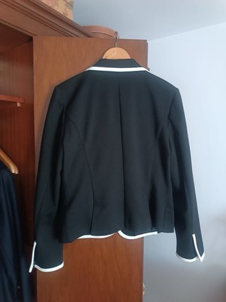 Americana Zara Basic Negra y Blanca
