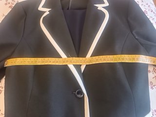Americana Zara Basic Negra y Blanca