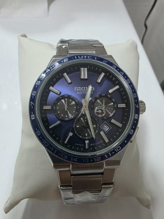 Reloj Seiko Astron Azul y Plateado