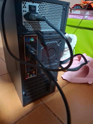 Ordenador y pantalla  Core i7 16Gb Ram y 2Tb SSD