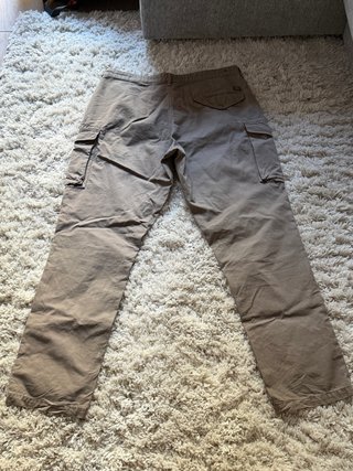 Pantalón Cargo GUESS Original – Beige / Caqui.