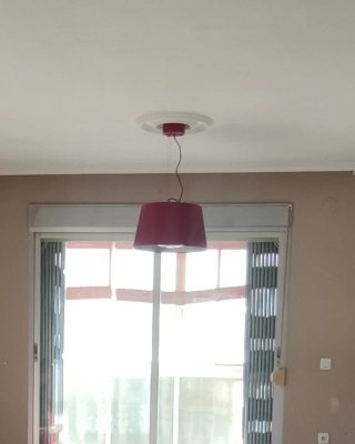 Lámpara de techo roja