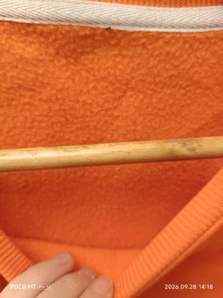Sudadera naranja básica sin capucha