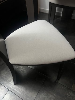 Conjunto Comedor: Mesa, 4 Sillas y Aparador
