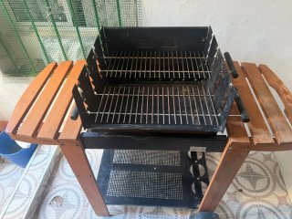 Barbacoa con Estructura de Madera y Metal