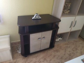 Mueble con sofá cama, mesa y 2 taburetes