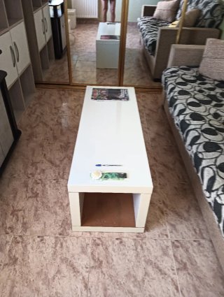 Mueble con sofá cama, mesa y 2 taburetes