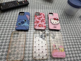 Fundas iPhone 13/14/15 Disney Hello Kitty Spongebo