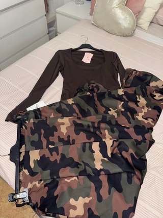 Conjunto militar marrón y verde