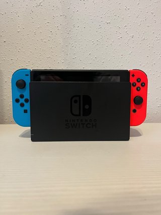Nintendo Switch con tres juegos