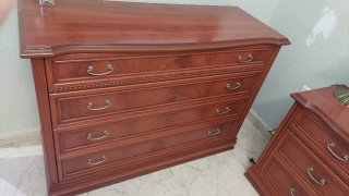 Cómoda de madera clásica