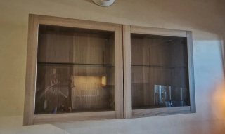 2 Estantes Besta con Puerta de Vidrio